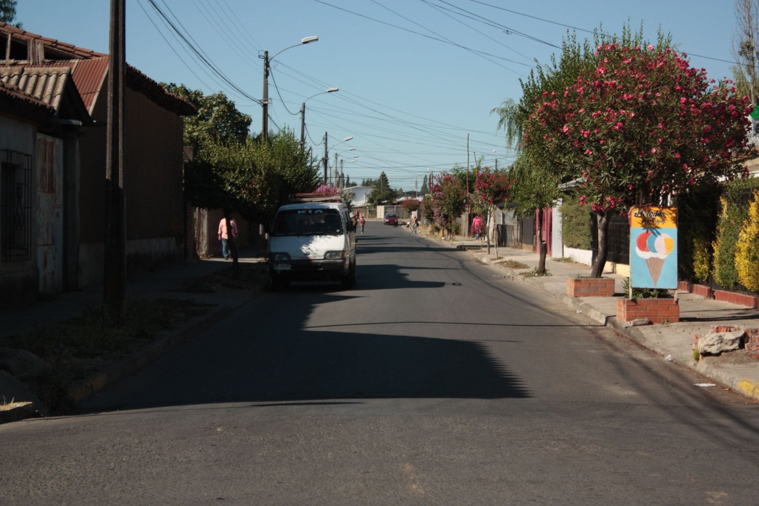 Letreros de No Ingreso a Camiones y cambio de sentido de tránsito a calle Miraflores (24) - copia